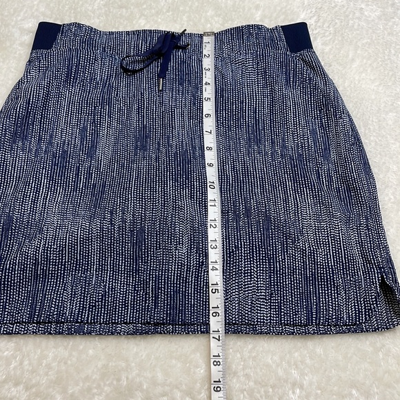 Athleta Midtown Batik Skort Navy and White Size 10 - Picture 10 of 11